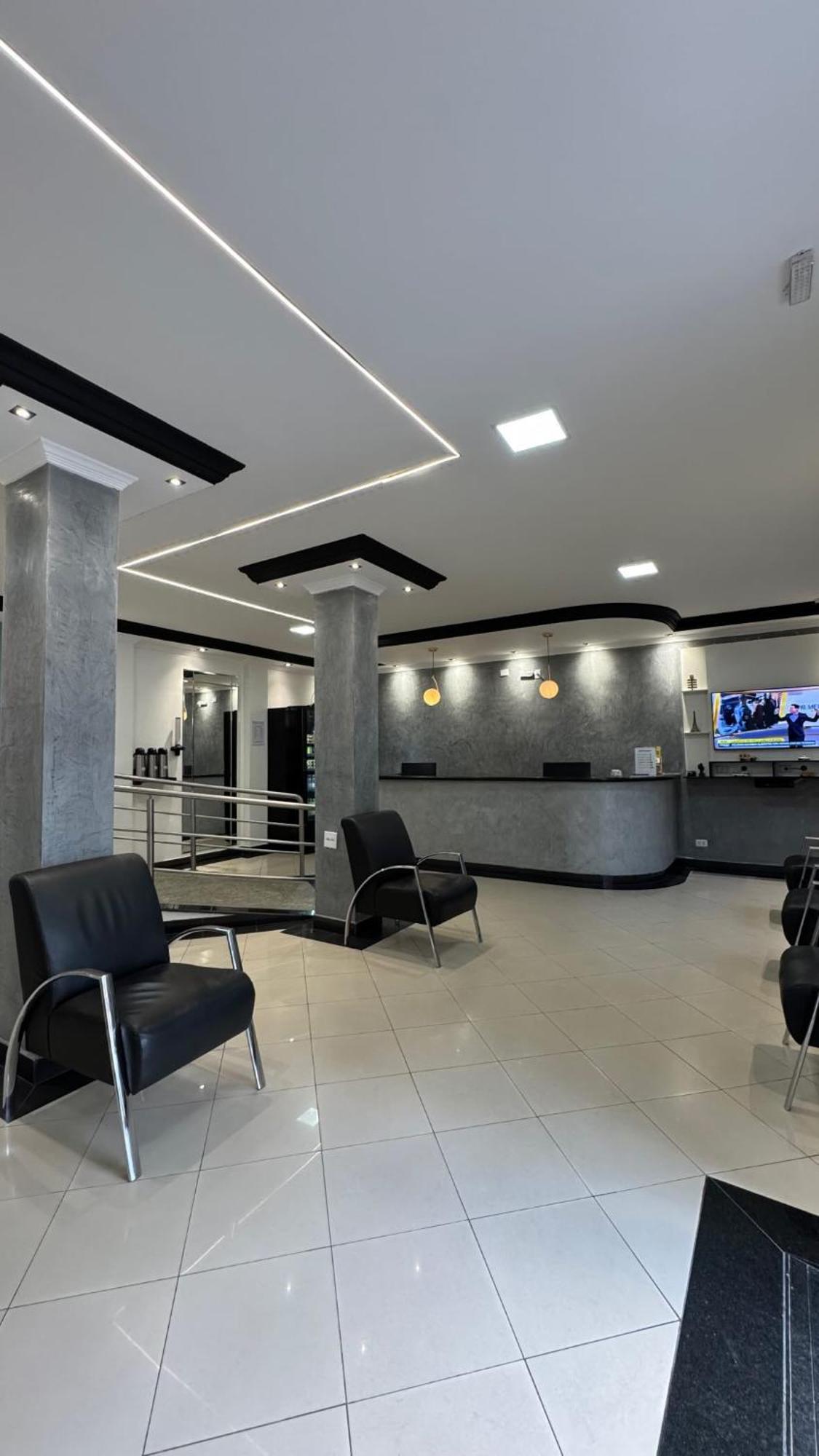 Hotel Monteneve A 2 Minutos Do Bom Retiro, A 8 Minutos Da 25 De Março E Ao Lado Do Comando Geral Da Guarda Metropolitana 2*